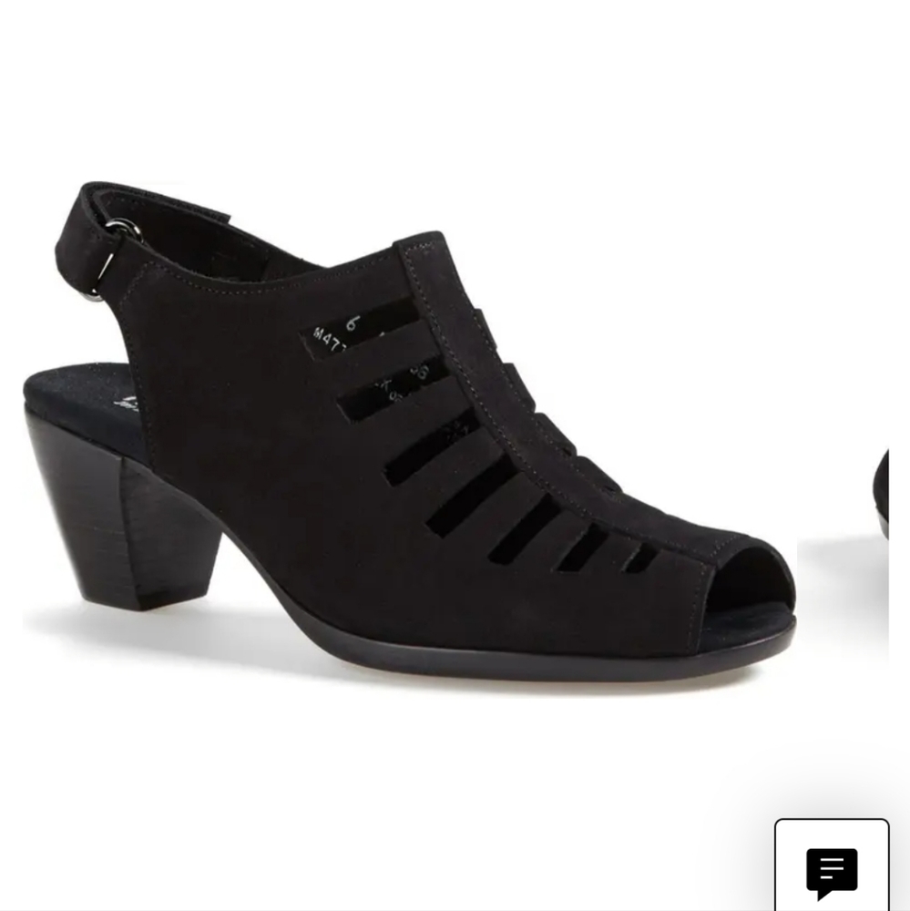 Munro slingbacks mule sandals 9M with velcro black. I'm true 9M